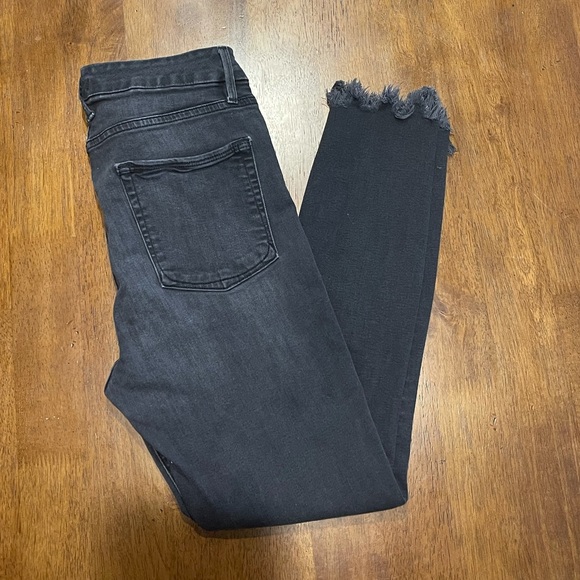 Good American. Frayed Hem. Black Jeans. Good Waist - Picture 3 of 3